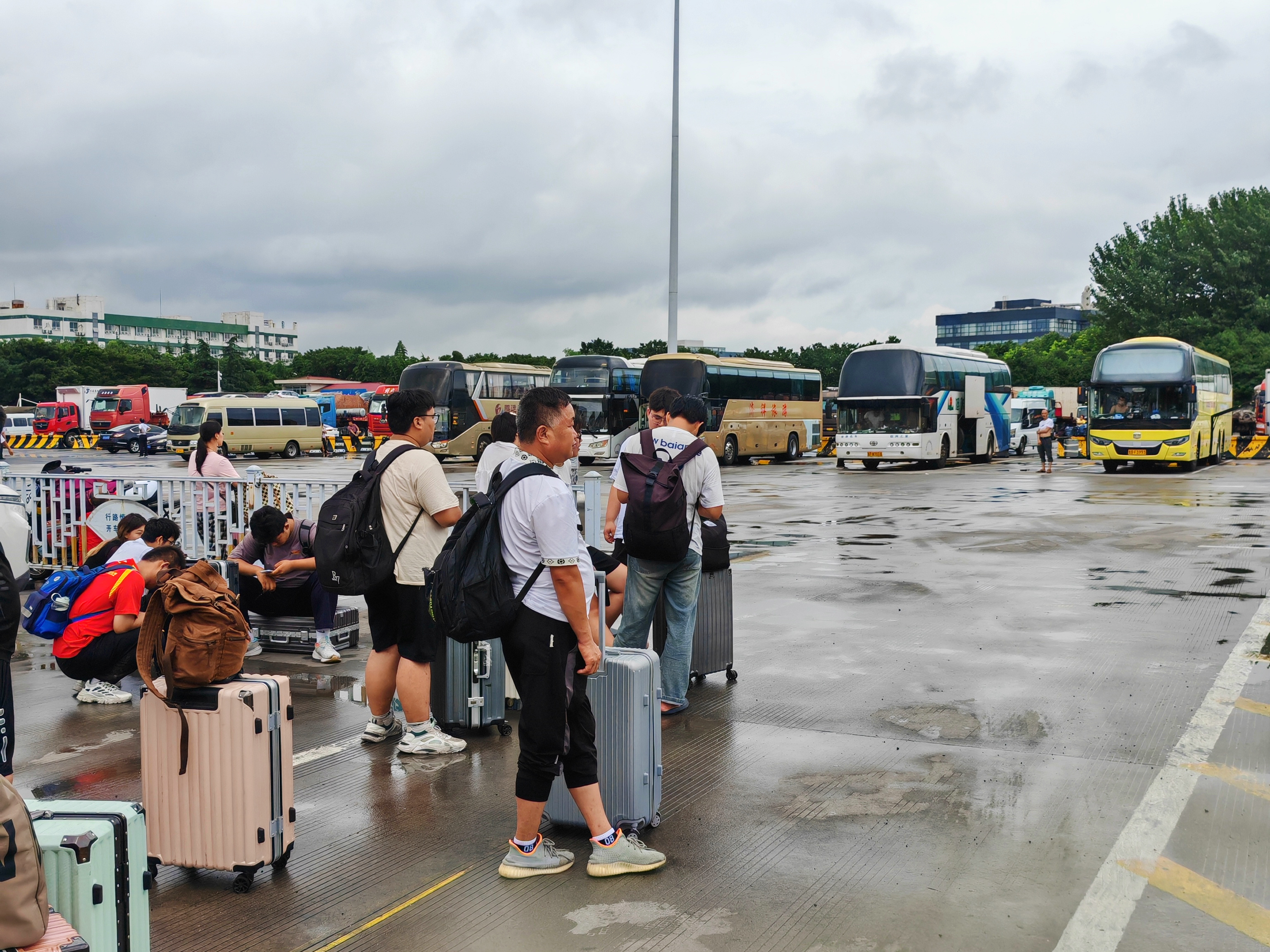 邢台、邯郸到红河客车的汽车