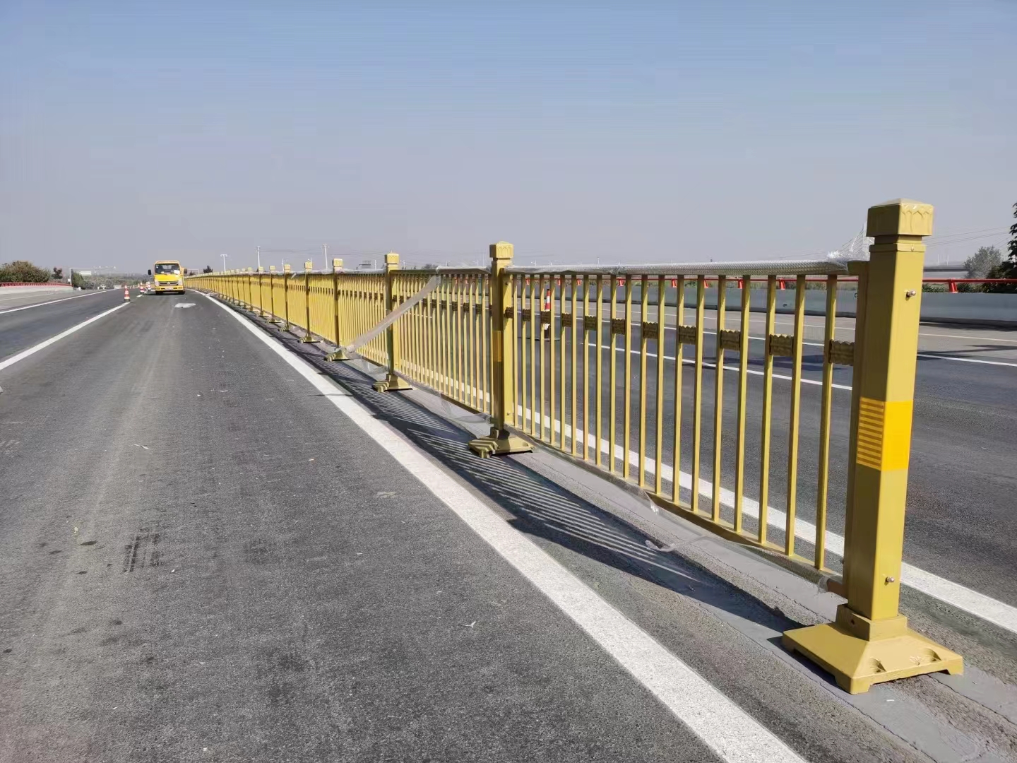 吐鲁番市政道路护栏隔离护栏围栏厂家定制