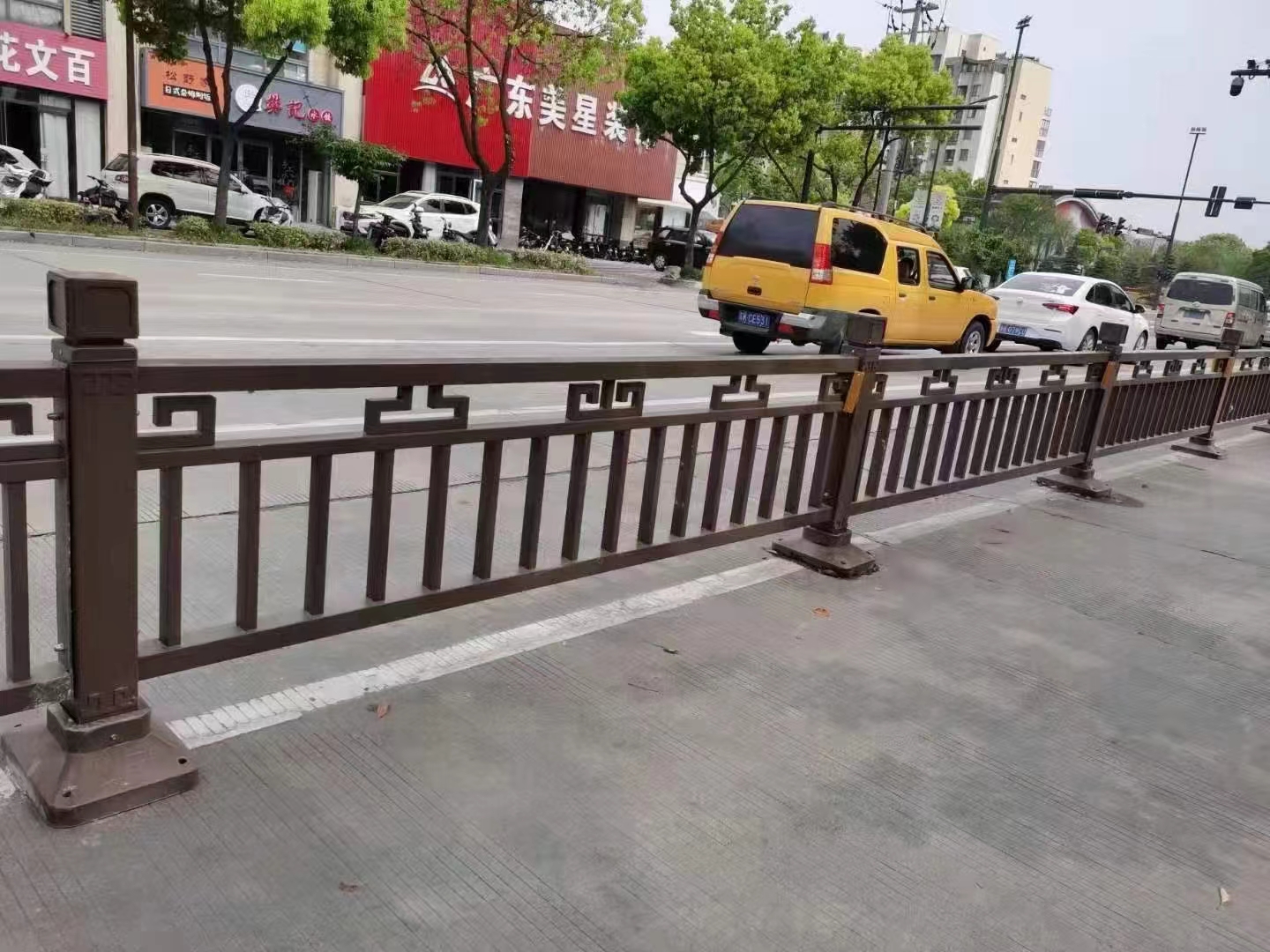 巫山市政道路护栏隔离护栏围栏厂家定制