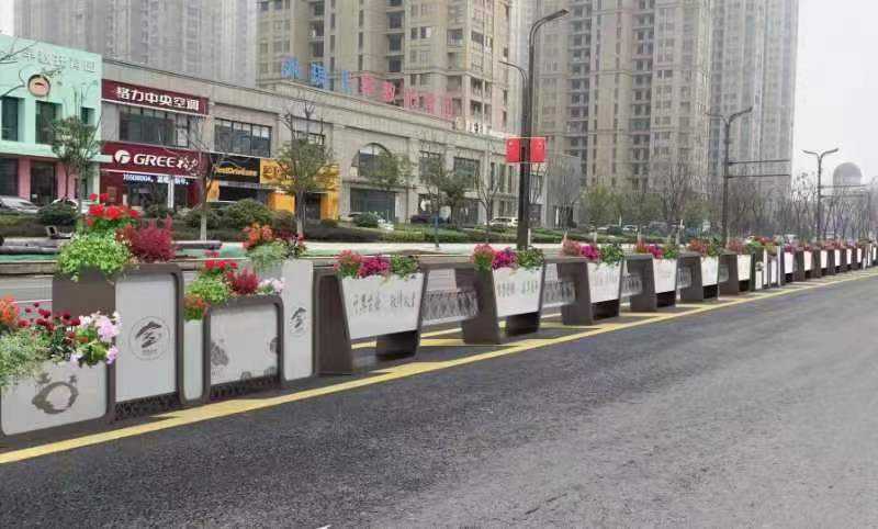 海东市政道路隔离花箱护栏厂家定制花箱护栏