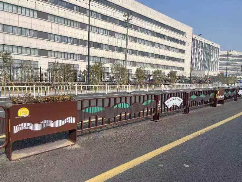 亳州市政道路隔离花箱护栏生产厂家花箱护栏