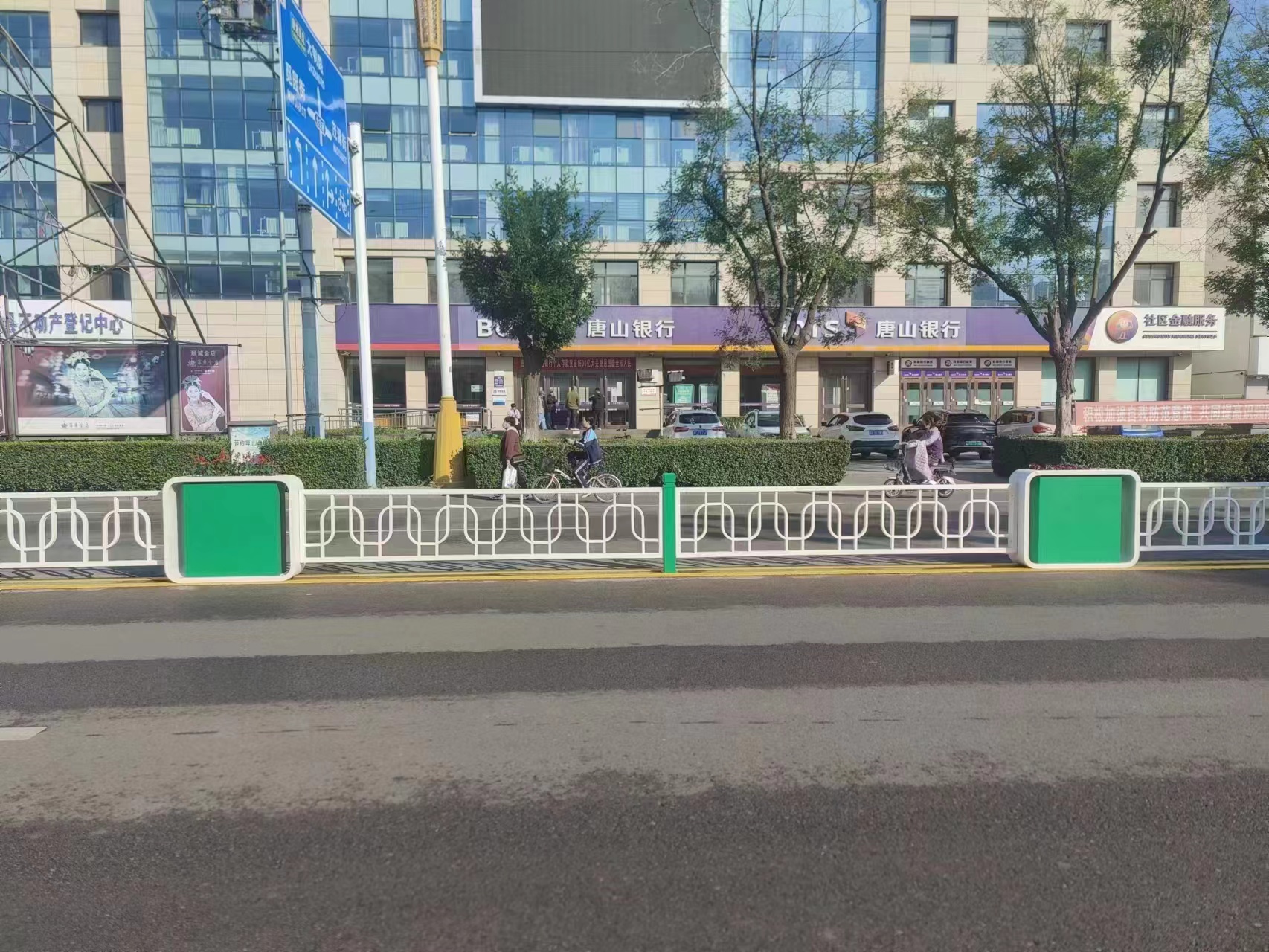 绥化市政道路隔离花箱护栏定制花箱护栏厂家