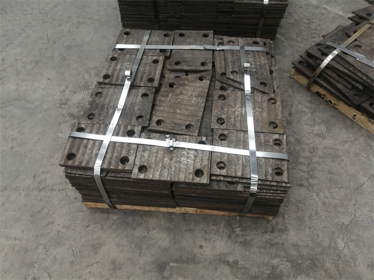 孝感内衬耐磨钢板-10+5堆焊耐磨钢板对规格可定制