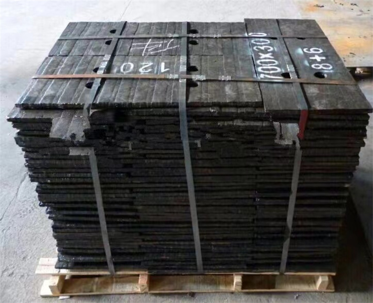 长春碳化铬堆焊耐磨钢板-10+9堆焊耐磨钢板尺寸准确