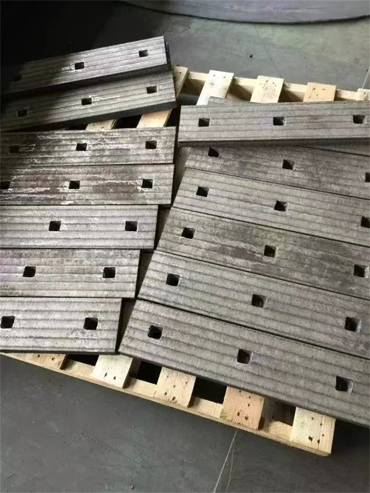 孝感堆焊复合板-12+9堆焊耐磨钢板尺寸准确