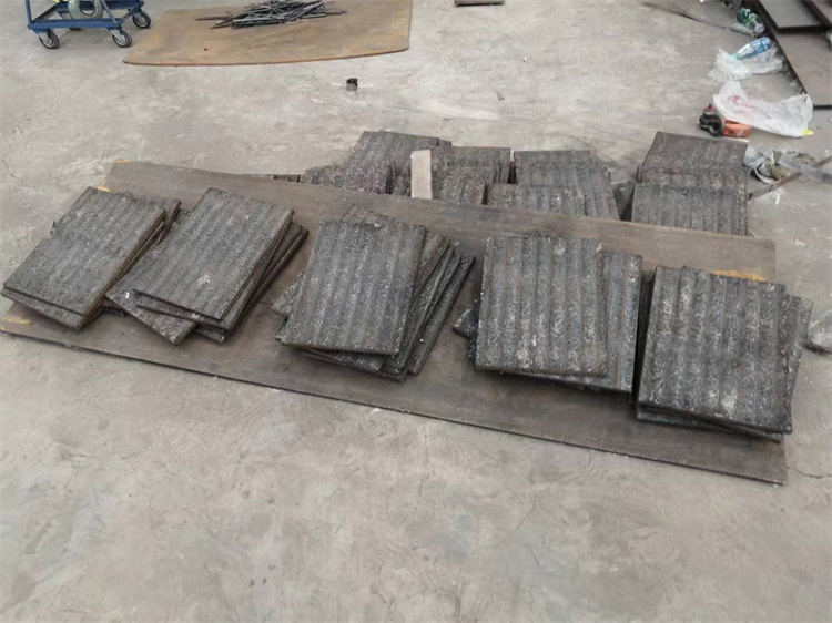 白山堆焊板-16+13堆焊耐磨钢板可配送到厂
