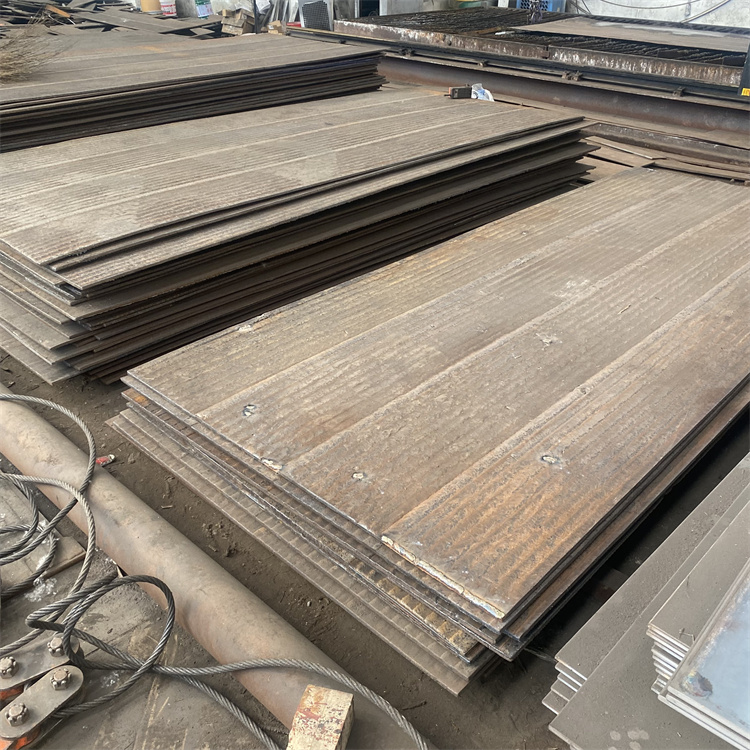 伊犁哈萨克堆焊板-14+8堆焊耐磨钢板厂家定制