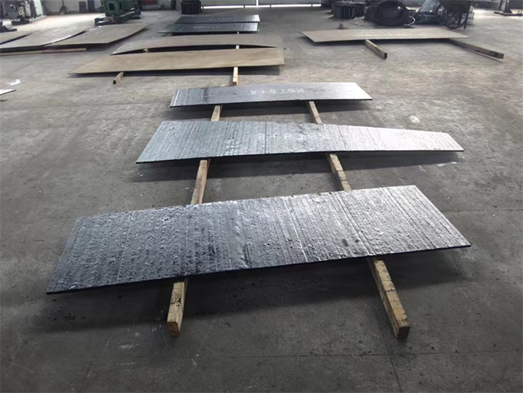 鹤岗堆焊板-14+7堆焊耐磨钢板对规格可定制