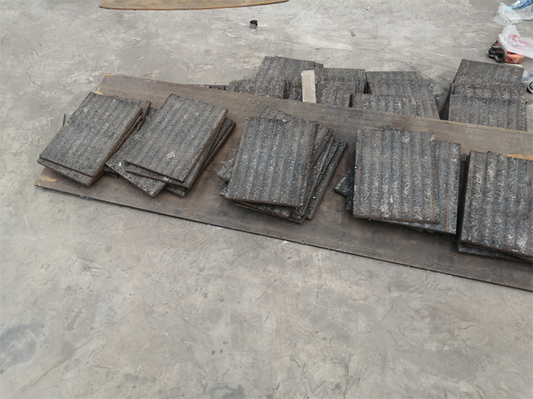鹤岗堆焊板-14+7堆焊耐磨钢板对规格可定制
