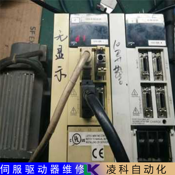 安川YASKAWA伺服驱动器上电无显示维修电路板坏了维修电话咨询