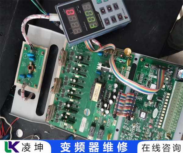 施耐德变频器报InF8故障代码维修来找我们