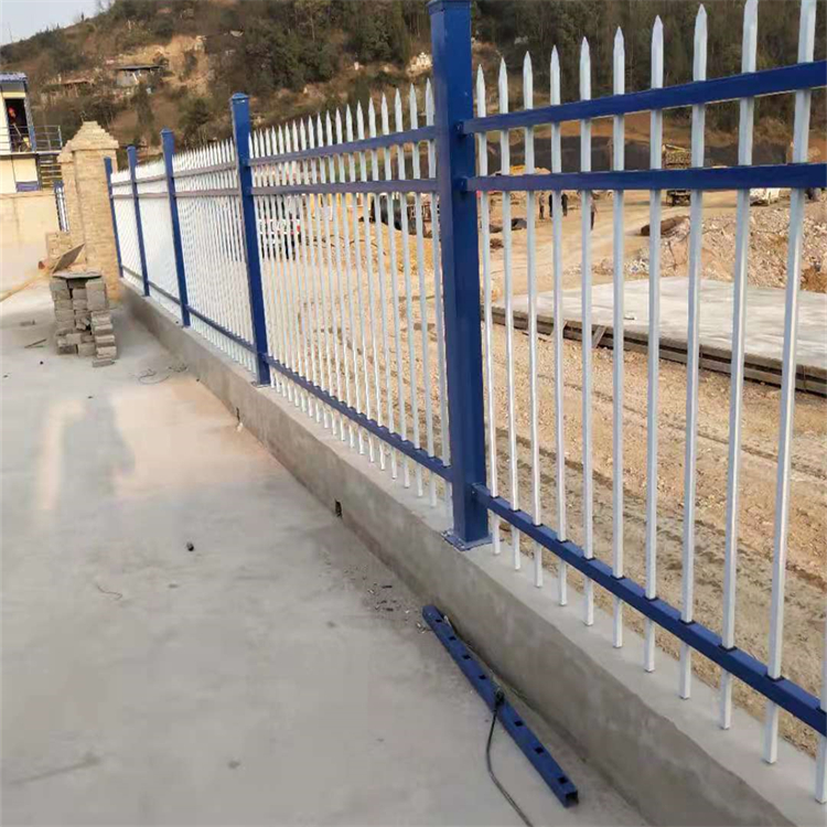 工厂围墙用三横杆锌钢围栏财润丝网供应小区铁管围栏焊接牢固
