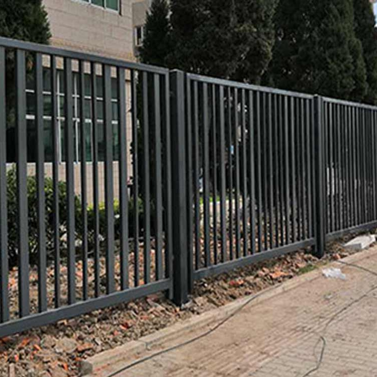 防攀爬铁管护栏财润丝网供应黑色铁围栏异型定制