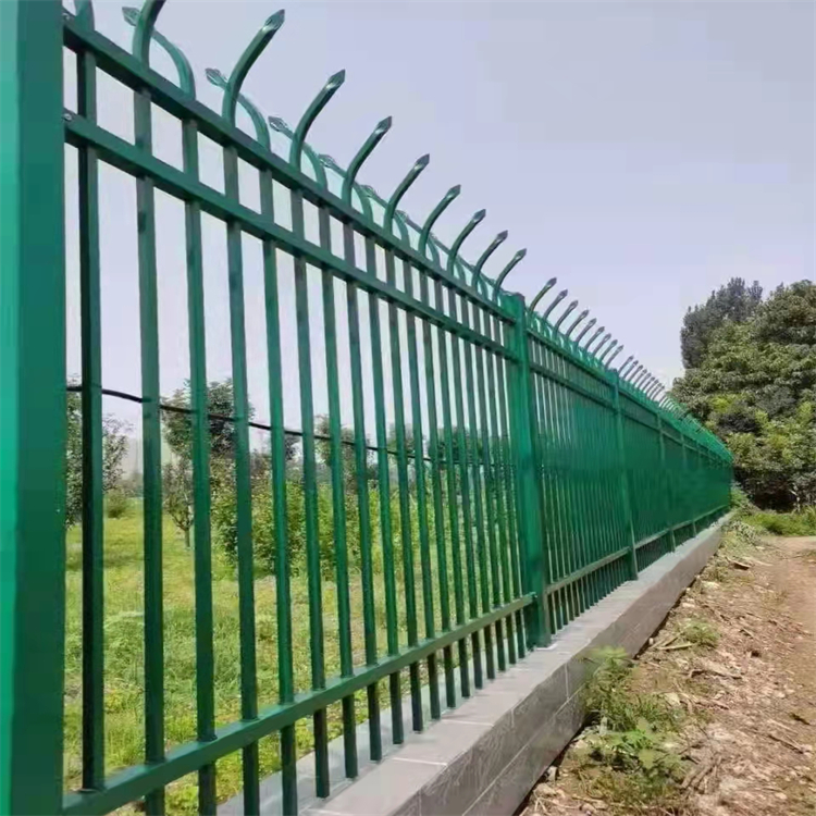 护院三横杆锌钢围栏财润丝网供应点的铁栅栏异型可定