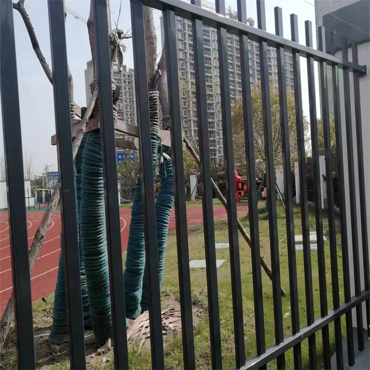 防攀爬隔离栏财润丝网供应公园锌钢栅栏防腐性好