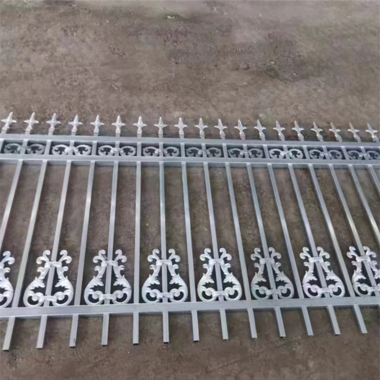住宅三横杆锌钢护栏财润丝网供应锌钢隔离护栏承载力强