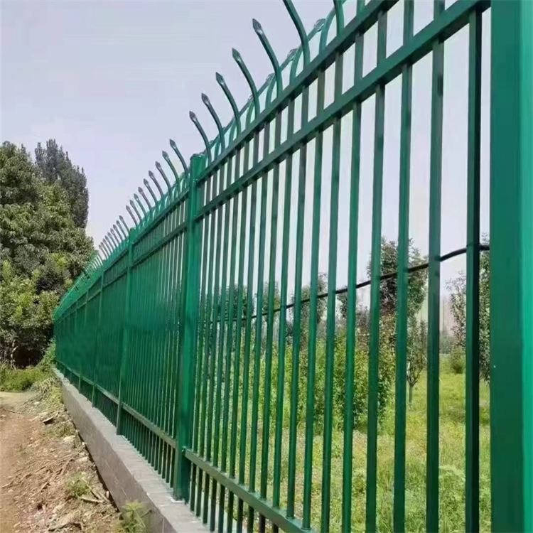 加厚款涂塑围栏财润丝网供应小区铁管围栏颜色可定制