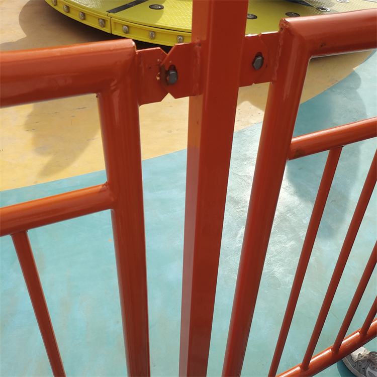别墅涂塑护栏财润丝网供应阳台防护栏可定制颜色