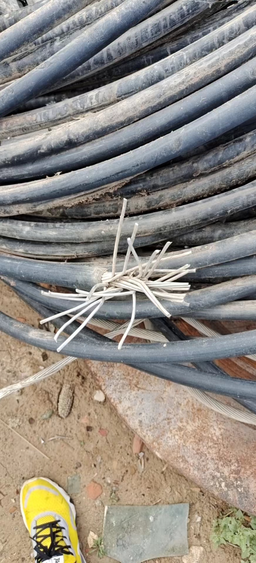 东安区电缆电线回收  回收带皮电缆注意事项