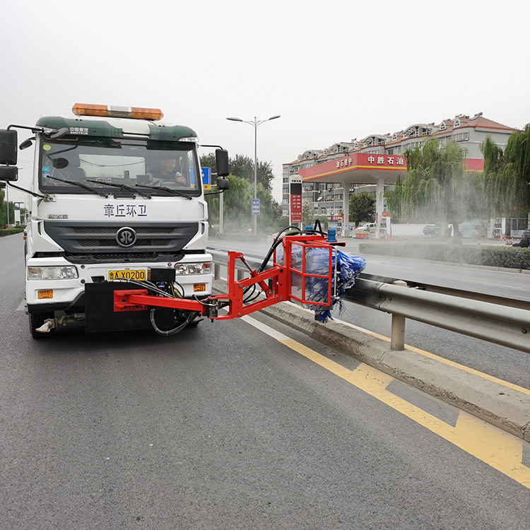 城市护栏清洗高速护栏公路清洗机械工作原理