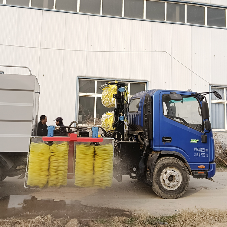 交通护栏清洁车护栏清洗车,水泥墩厂家直供