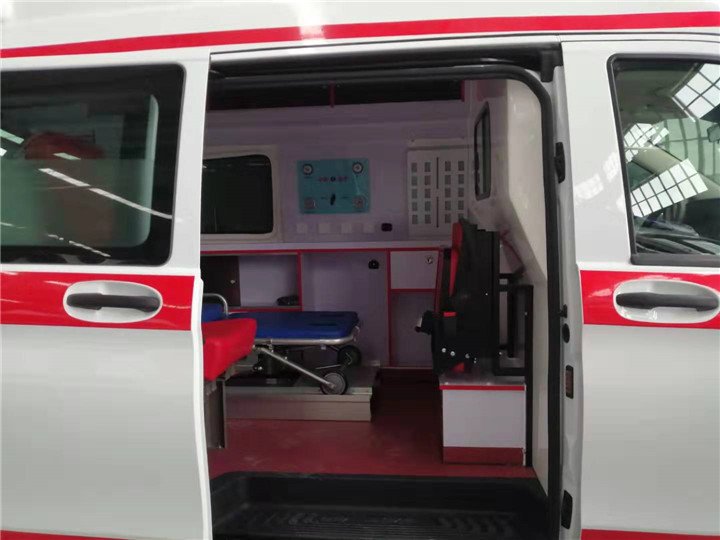重庆市内救护车租赁-私人救护车租赁的-可24小时预约