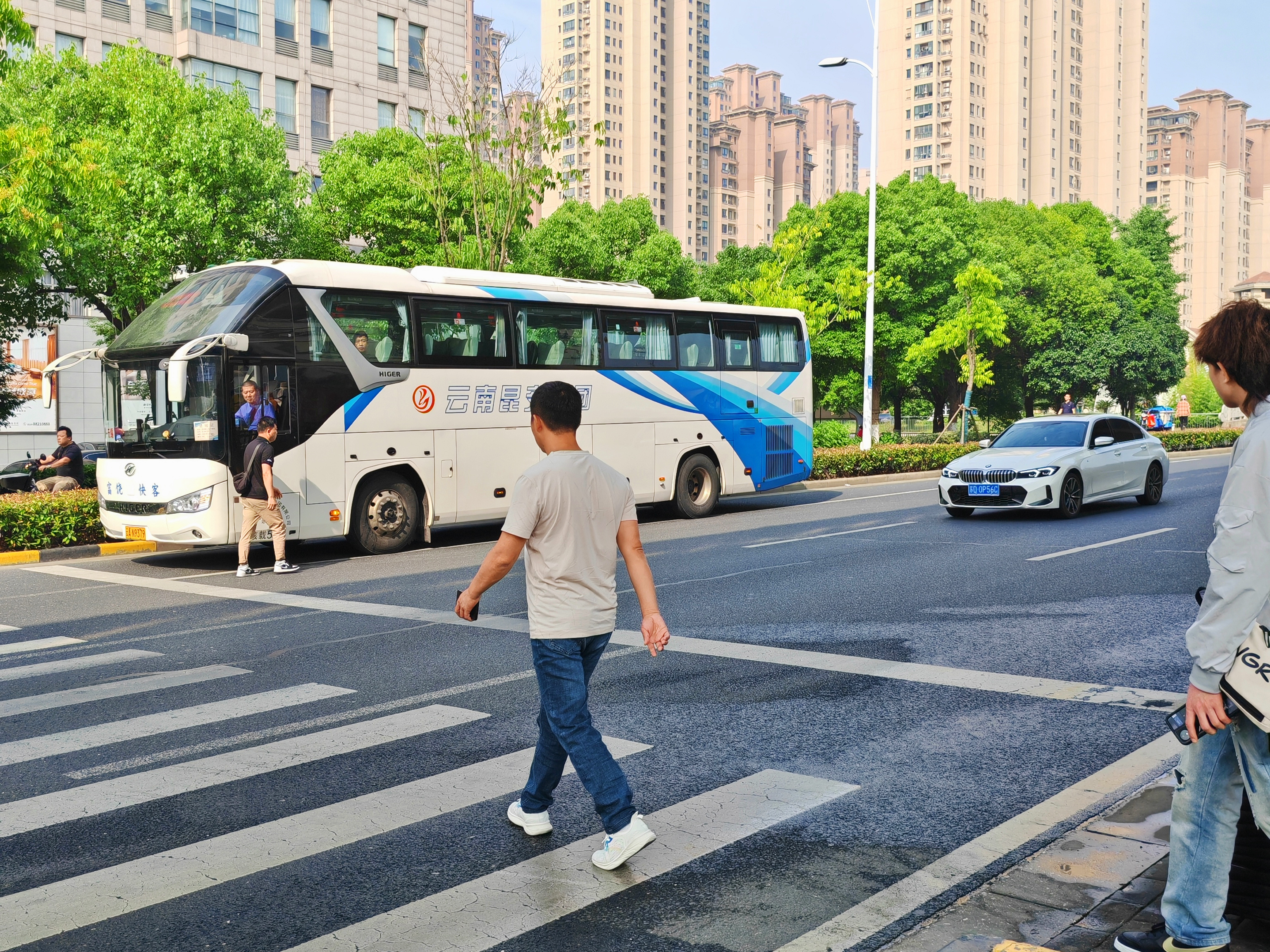 桐乡到镇宁长途大巴车