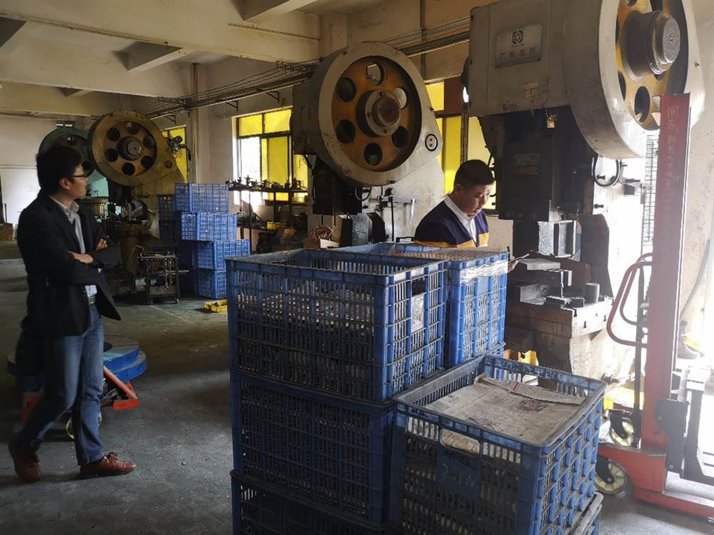 珠海香洲区结业工厂设备回收/五金厂设备回收多少钱一台