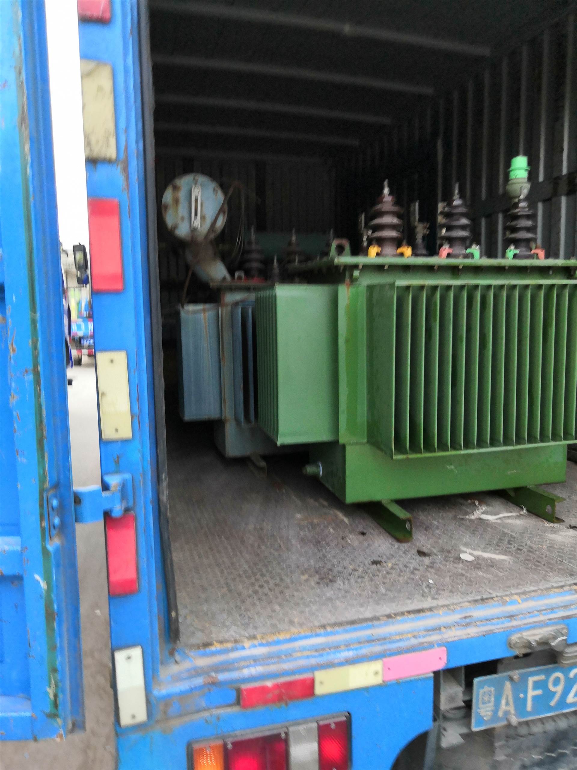广州南沙区旧变压器回收,箱式变压器回收低压电柜回收
