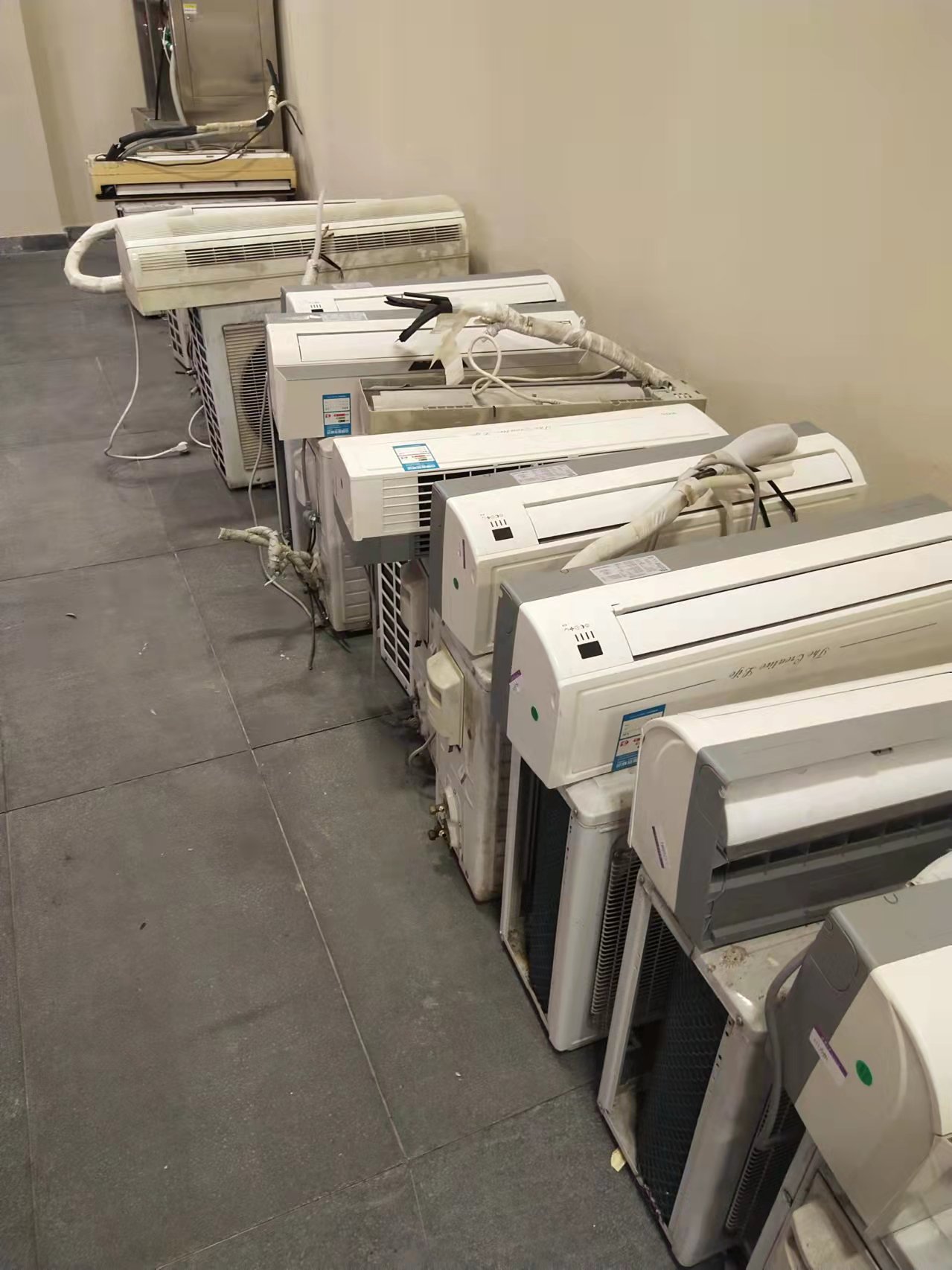 广州荔湾区二手空调回收价格/水冷式冷水机组回收