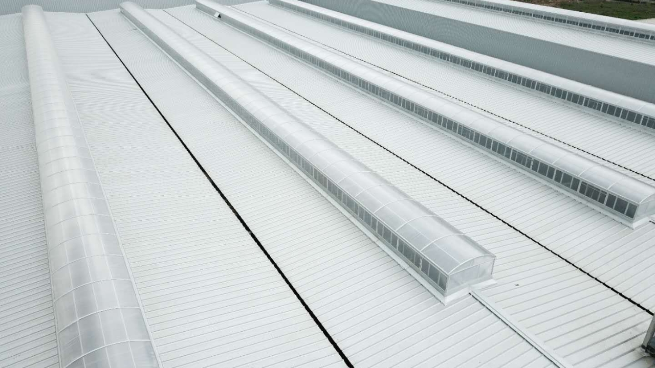 屋脊安装天窗顺坡安装天窗成品采光排烟天窗流线型通风装置