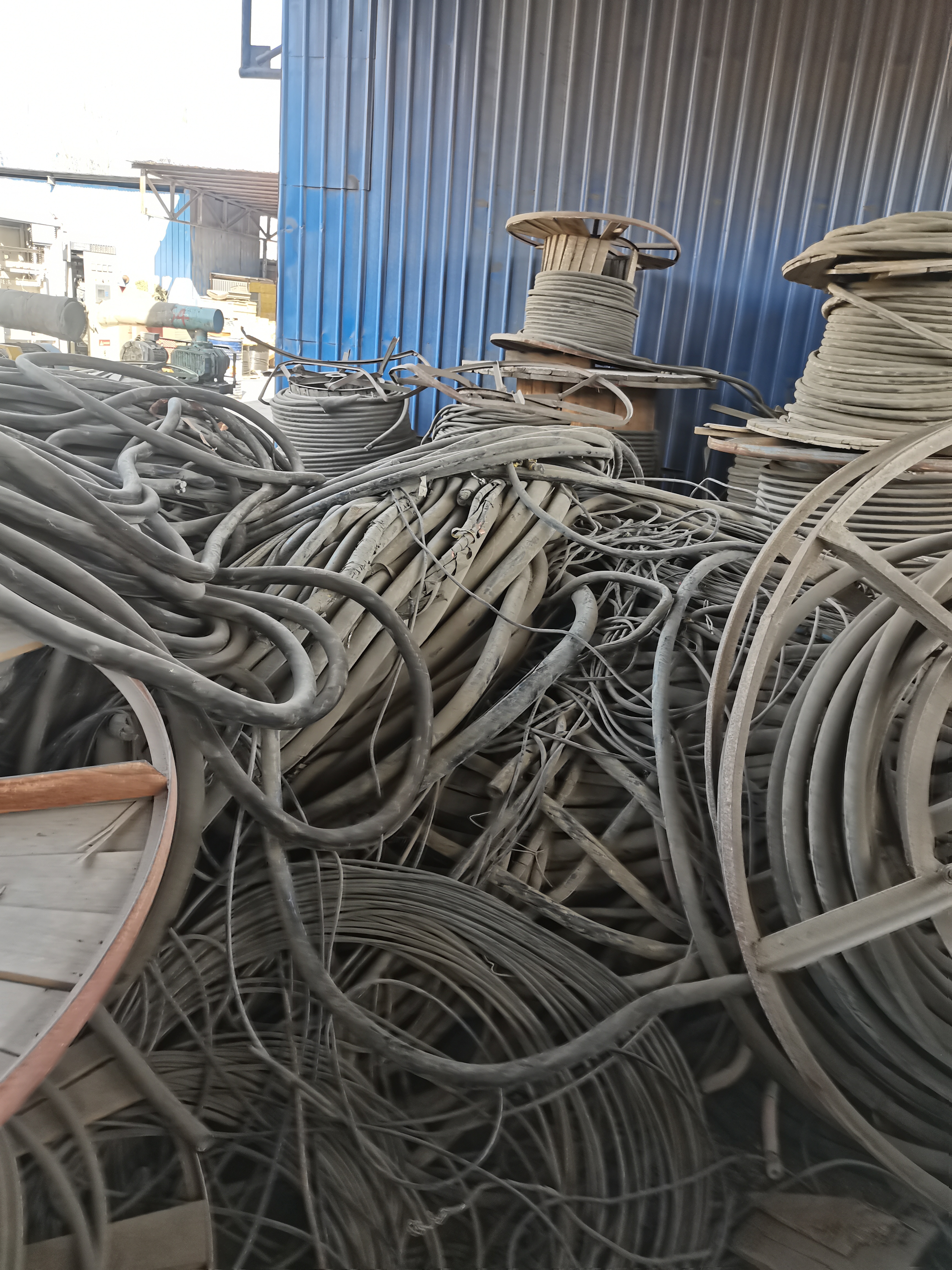 铜电缆回收 半成品电缆回收免费估价