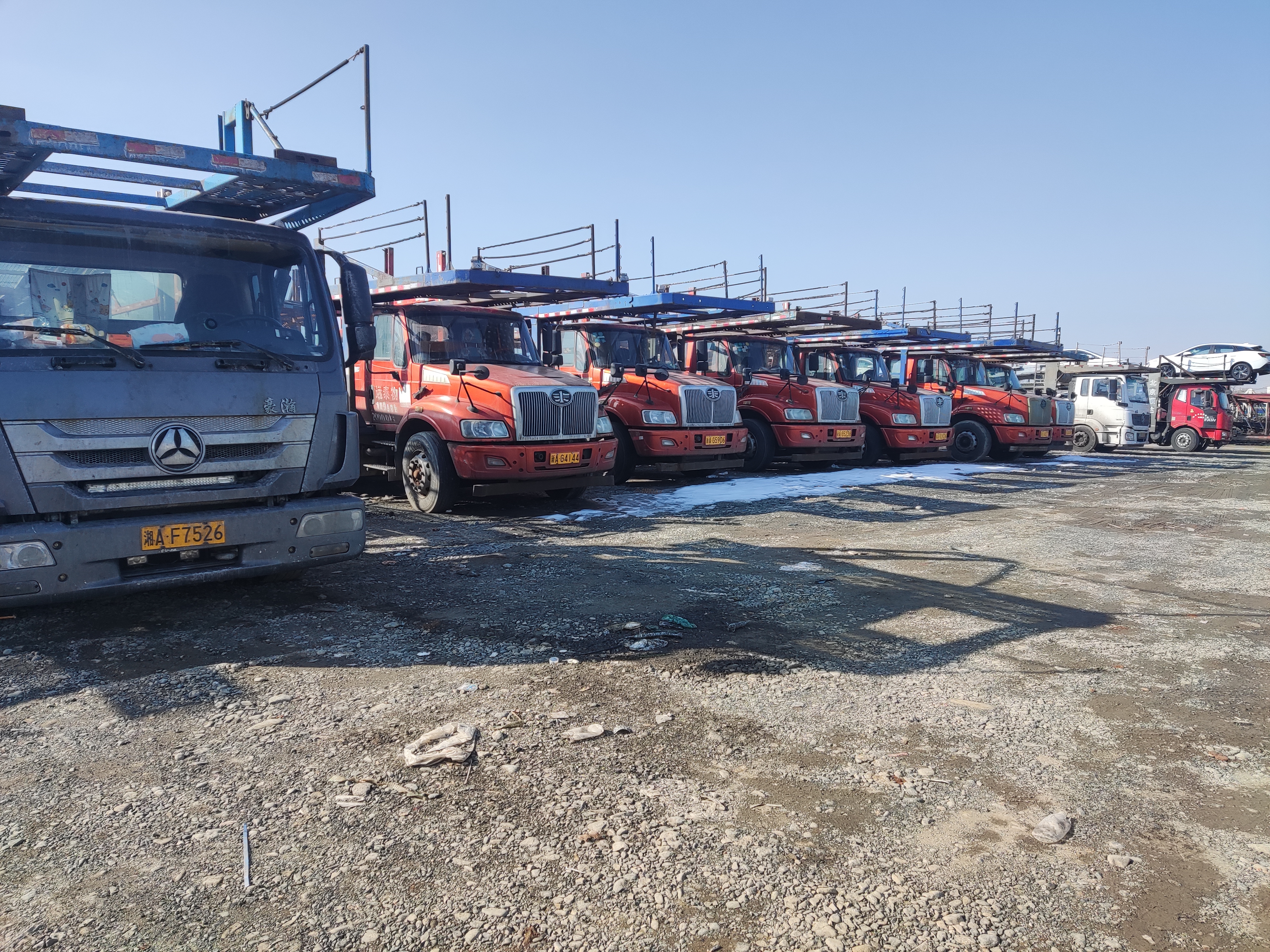 新疆水磨沟托运一台私家车到青岛价格透明-市区内免费上门提车