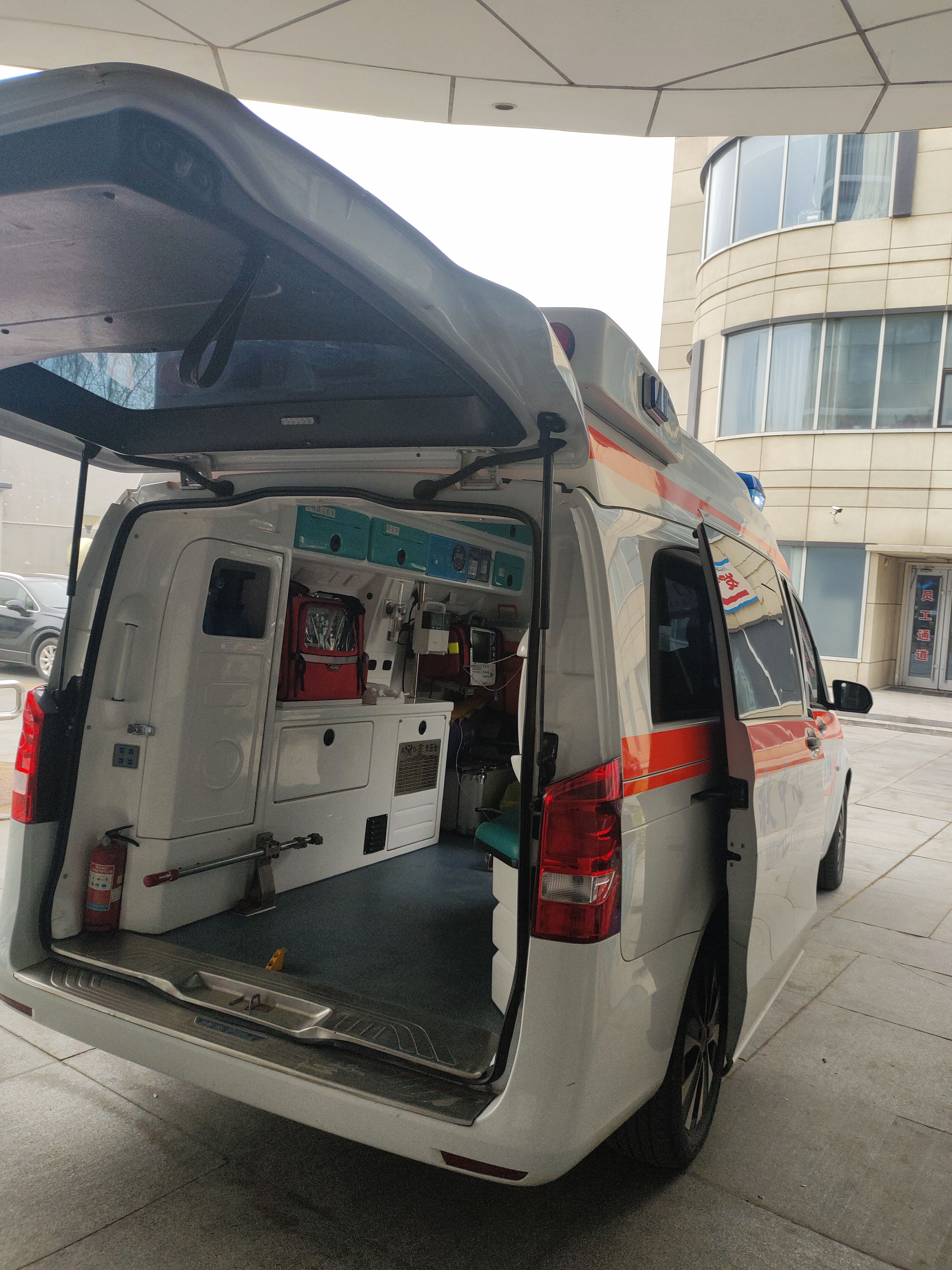黄石市内转院活动保障 长途救护车出租 快速派车