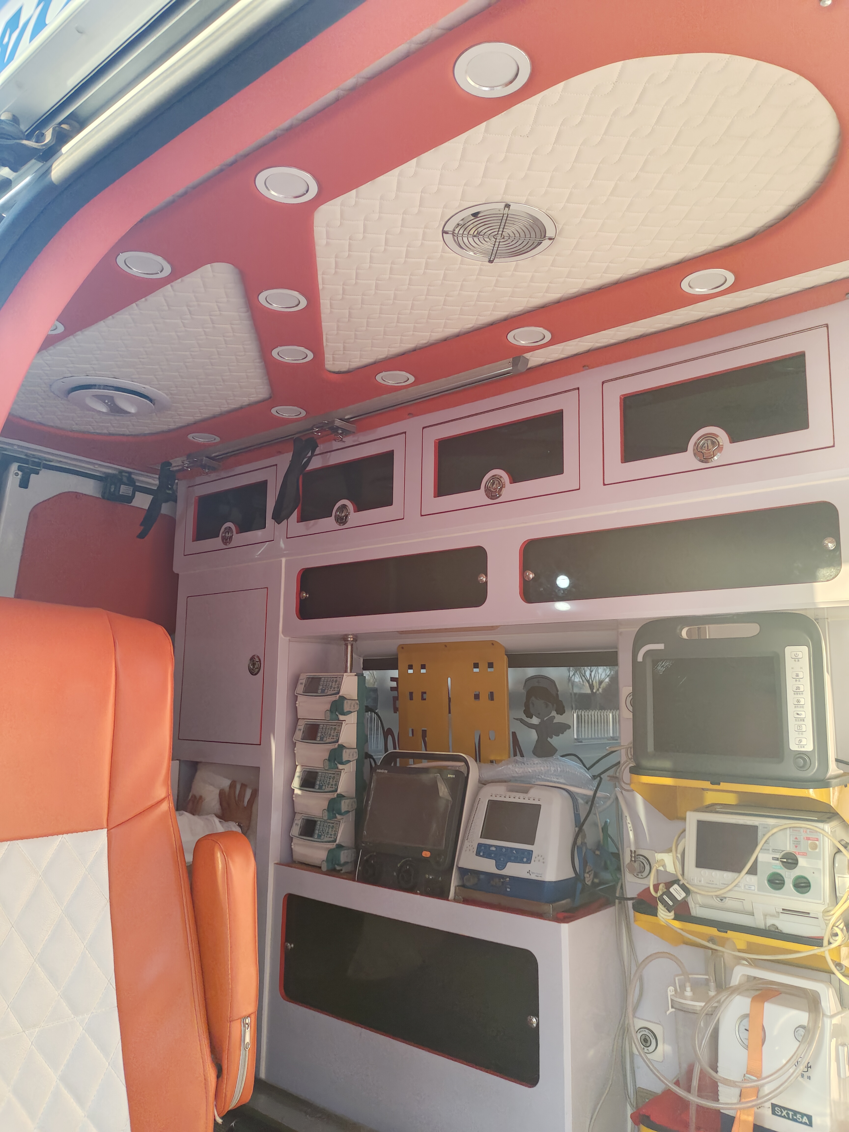 普陀监护型救护车租赁 足球篮球羽毛球保障 快速派车