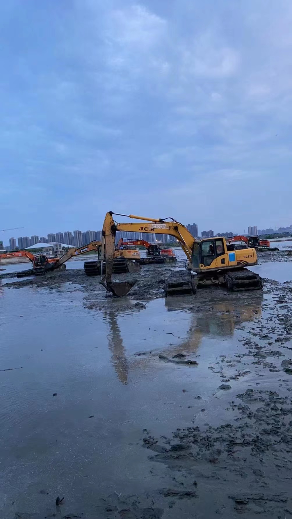 丹东水上作业挖机租赁挖淤泥