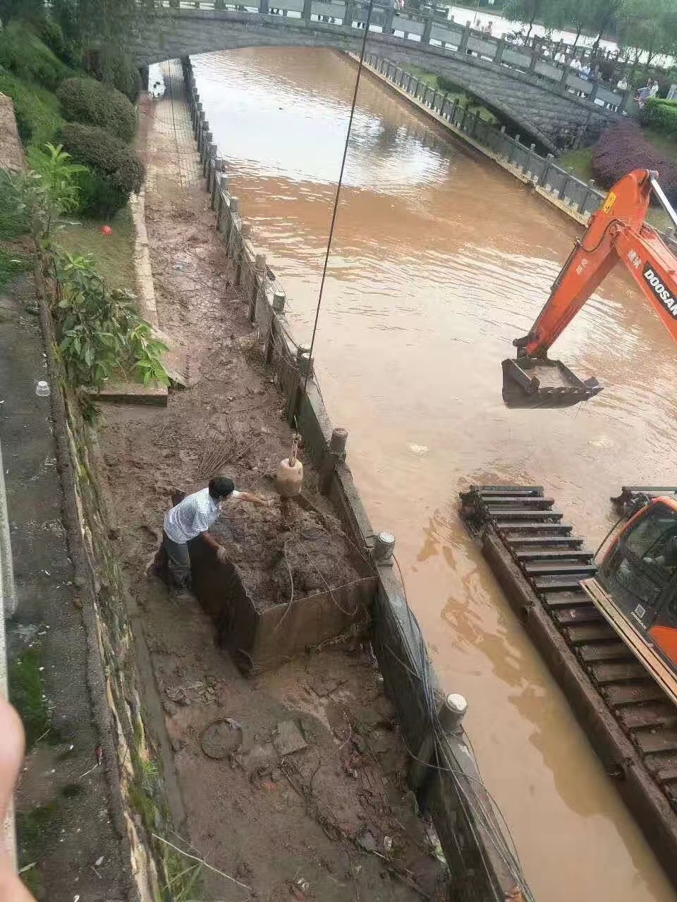 湘潭河道清淤用水上挖机出租