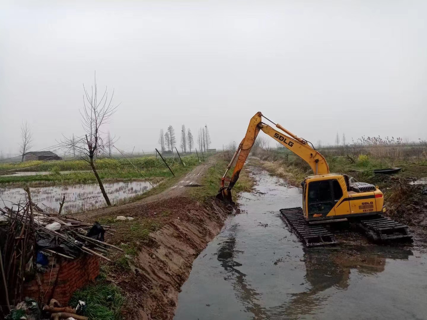 垦利水上挖机清淤公司周围