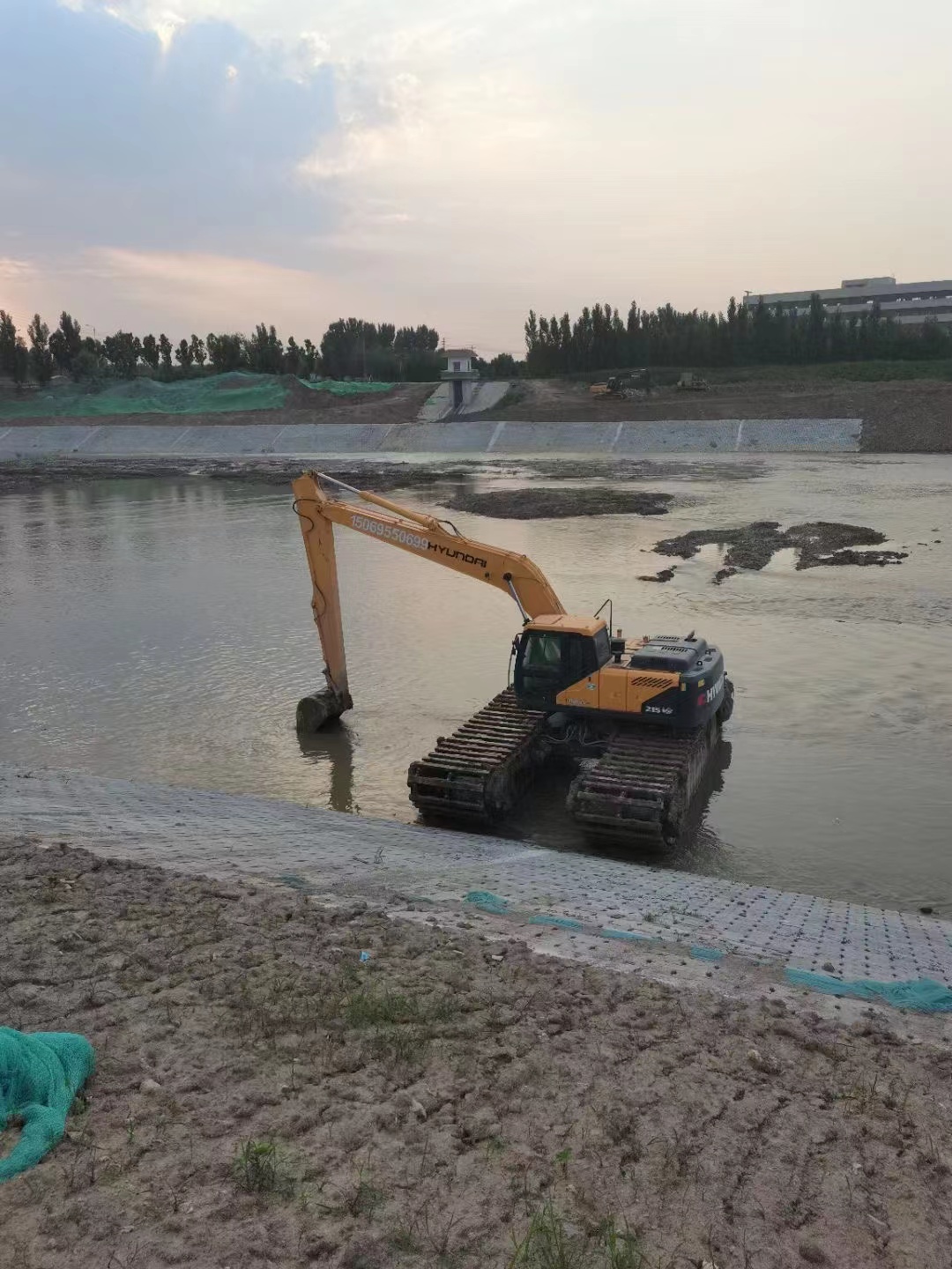 黔南浮箱式水上挖掘机浙江