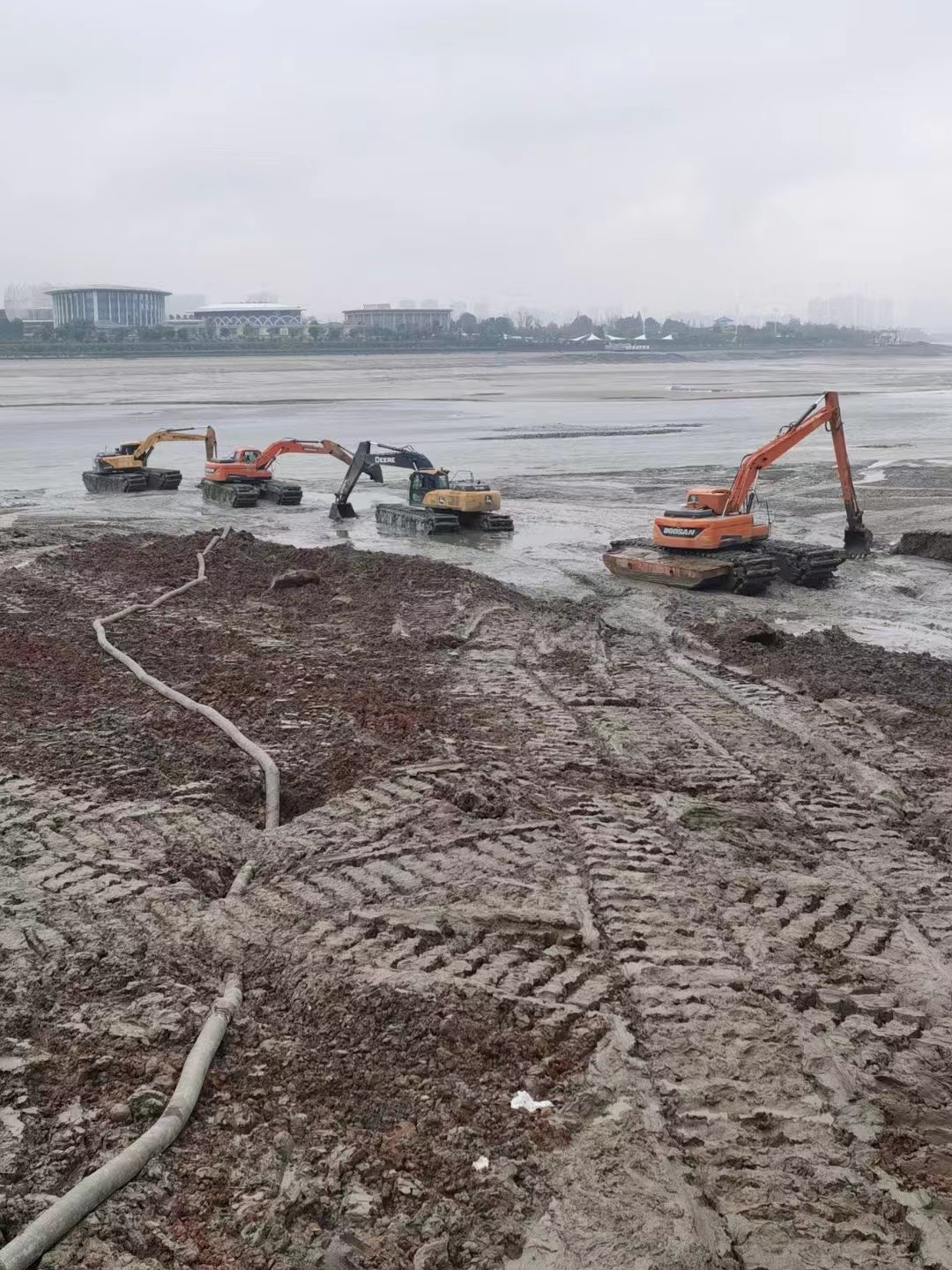 哈尔滨水上挖掘机租赁杭州市