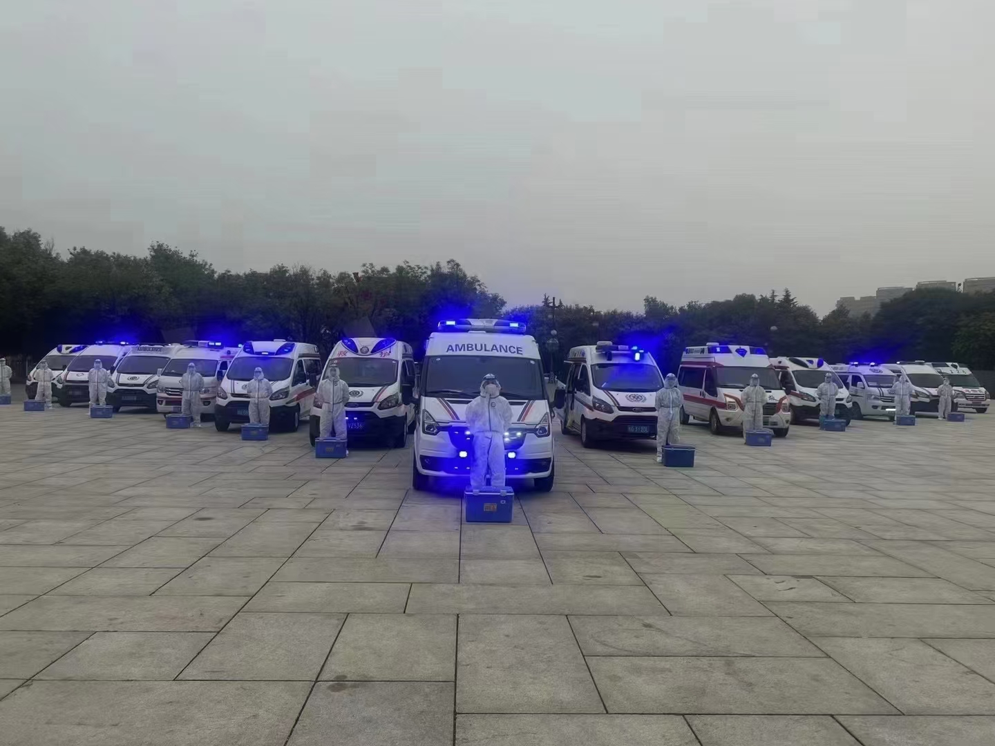 深圳救护车转院长途转院,诚信服务，收费透明