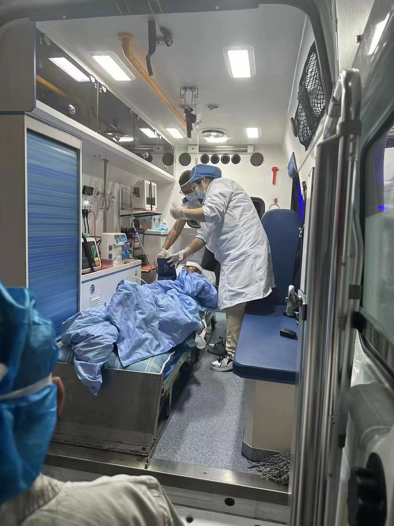 哈尔滨救护车出租跨省护送病人,医护经验足