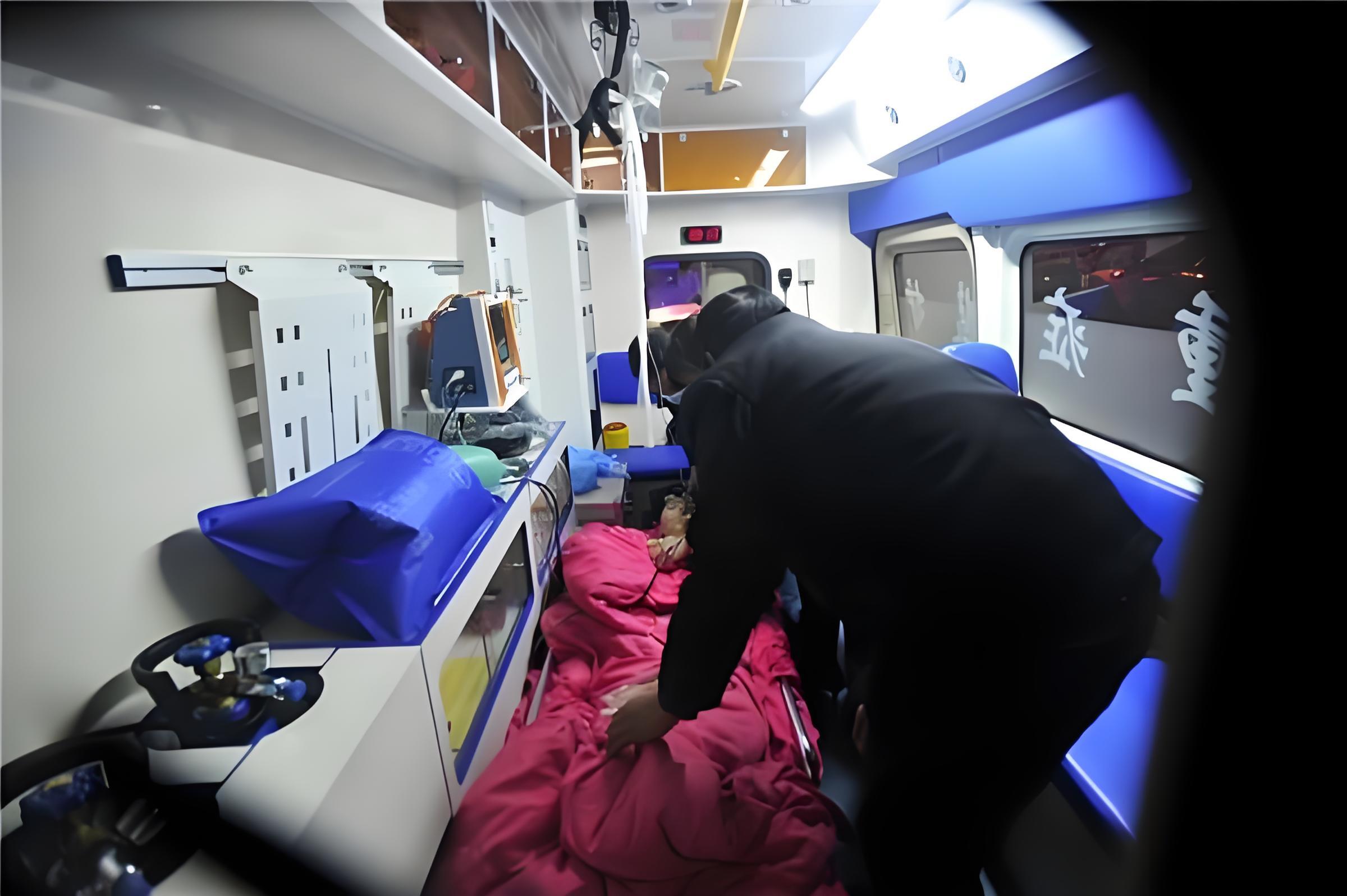长沙救护车长途转运-患者护送服务-五洲救护服务中心
