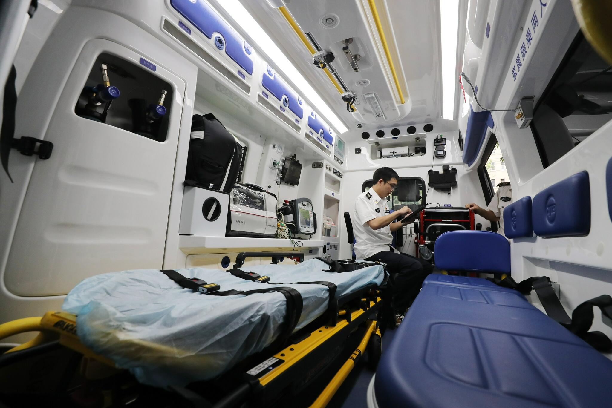 衢州救护车出租,长途护送患者-急救设备