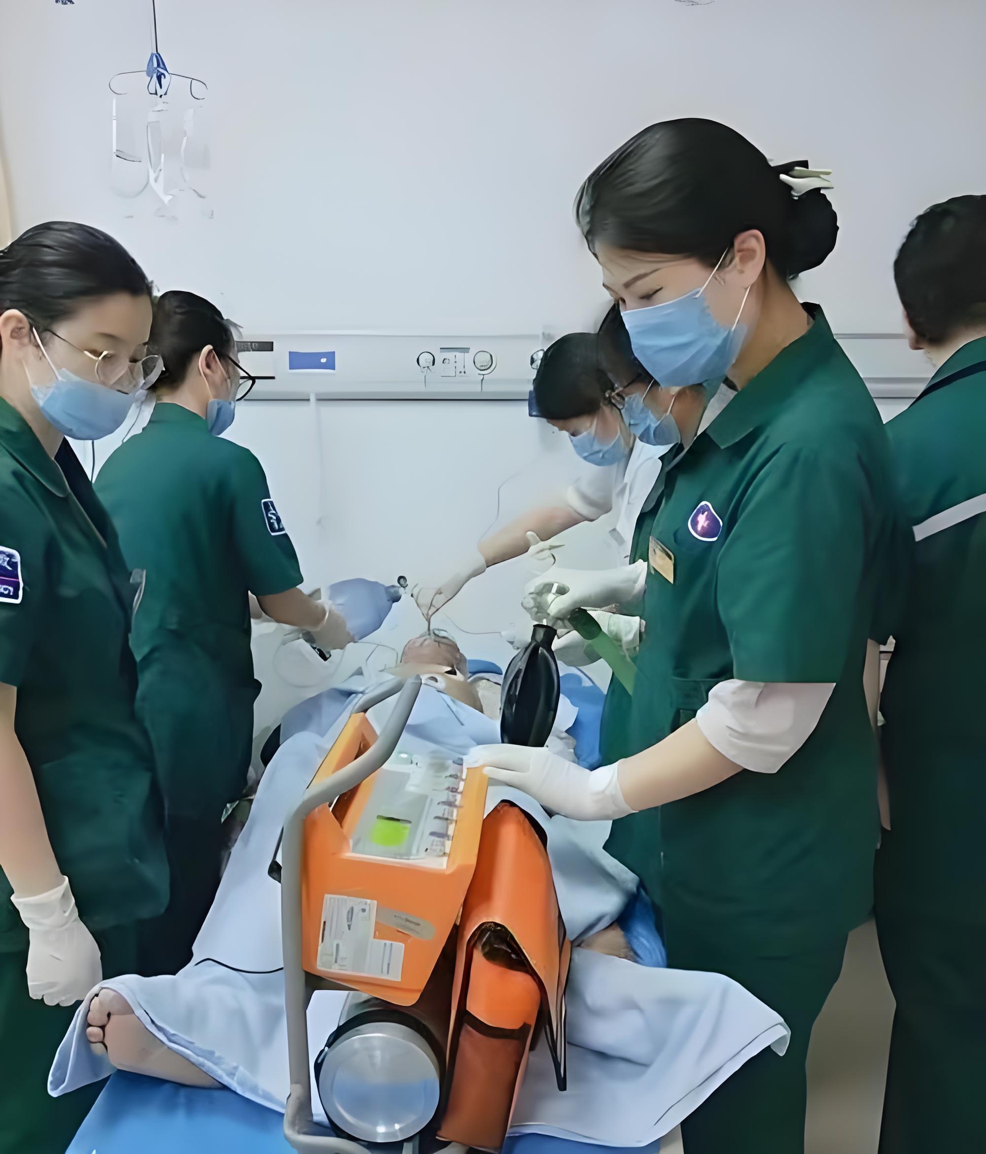 扬州跨省救护车出租-120救护车预约-五洲救护服务中心