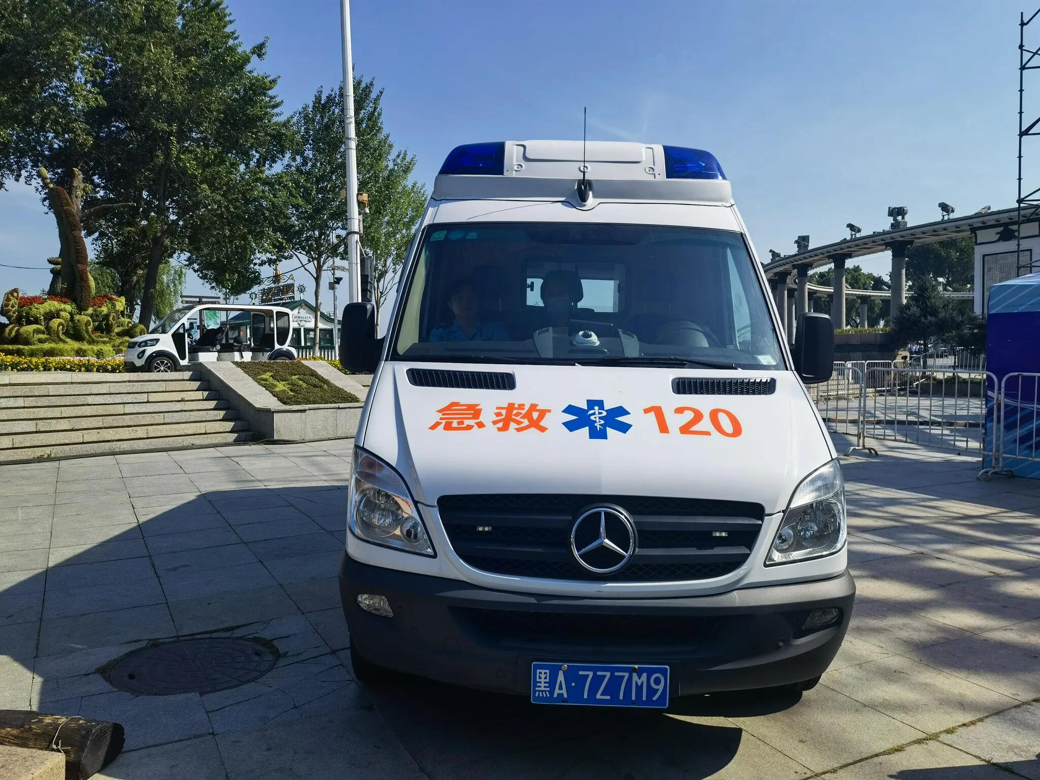 湛江救护车护送 跨市区转院30分钟快速响应