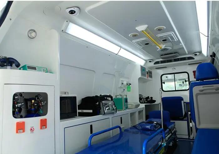 哈尔滨救护车护送病人-无缝转院-团队派遣