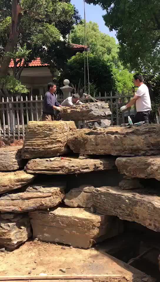 山西安泽假山厂家斧劈石假山千层石假山出售公园景观假山