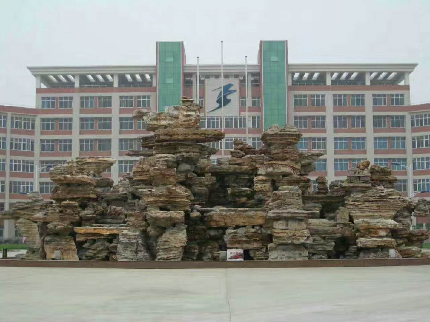 丰宁塑石假山厂家水泥假山制作广场制作假山支持定制