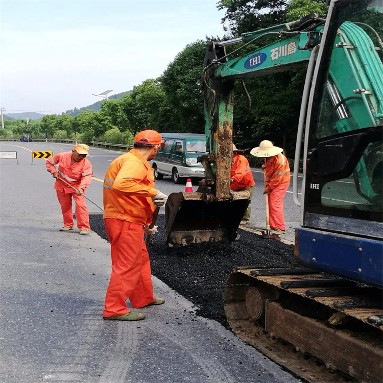 安徽马鞍山沥青路面快速修补材料的使用方法